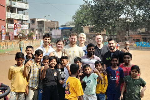 Mumbai : visite guidée du bidonville de Dharavi avec un guide localEn privé : Promenade guidée dans le bidonville de Dharavi avec un guide local