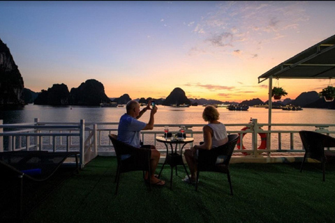 Hanoi: 2-daagse boetiekcruise door Halong Bay met kajakken