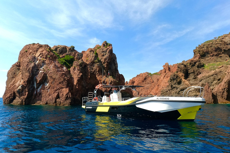 فريجوس: رحلة بحرية Esterel Calanques (قارب مريح) + محطة للسباحة