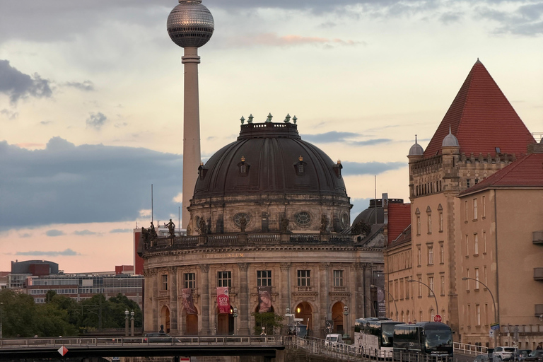 Berlin Night Walking Tour - Iconic Illuminated Landmarks Private Berlin Sunset Walking Tour - Iconic Landmarks