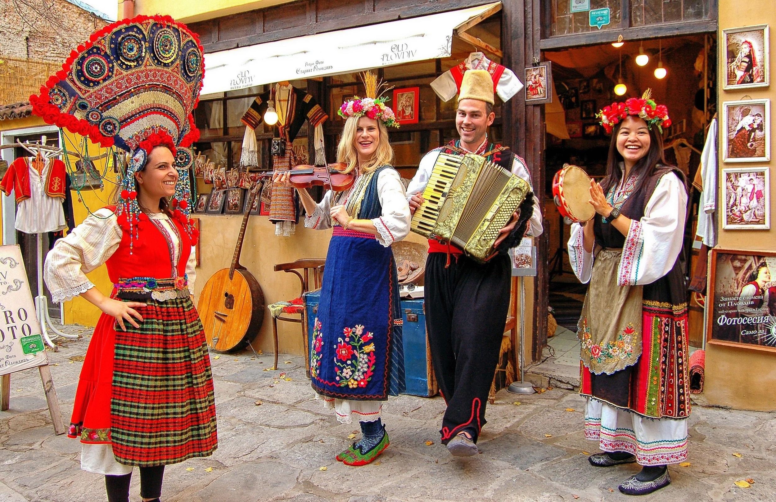 Plowdiw: Fotoshooting in traditioneller bulgarischer Tracht