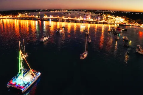 St. Augustine: Crociera "Notti di Luci" con musica e drink