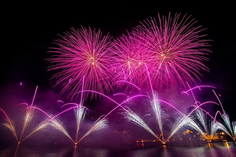 Sliema: Fernandes Fireworks Festival Cruise w/ Dinner+Drinks Without Transportation