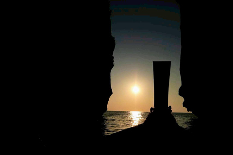 Koh Phi Phi: Private Wang Long Bay & Phi Phi Leh Sundown