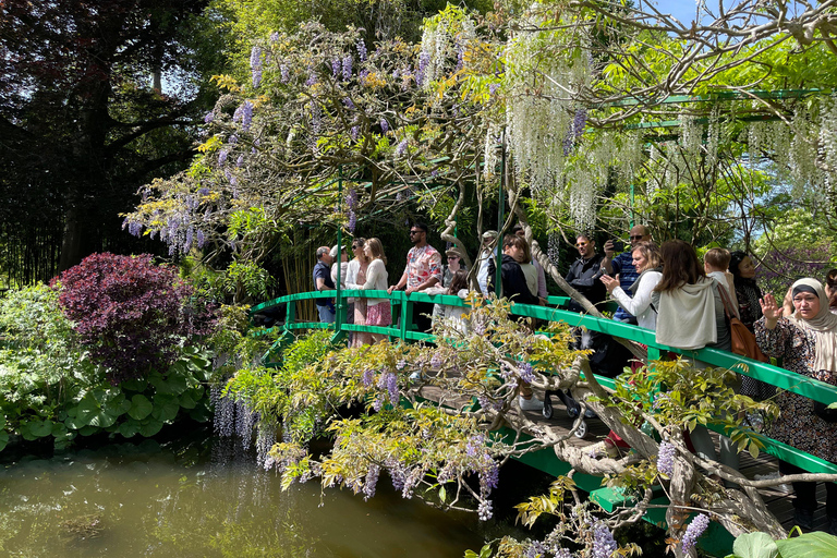 Giverny: Monet House Tickets With Garden Guided Tour Monet House Skip The Line With Garden Tour - Standard Group