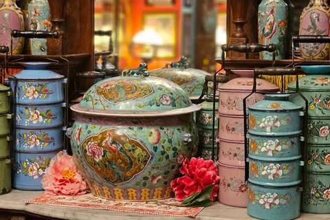 Singapore: Peranakan Culture, Cuisine & Hidden Treasures