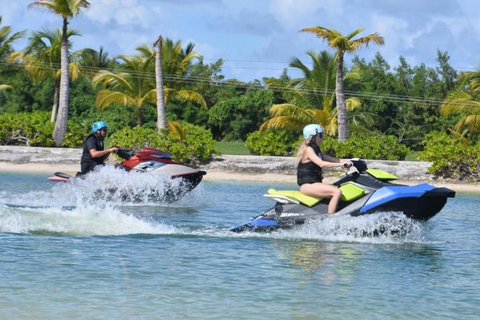 Punta Cana Aqua Pack: jetskiën, aquakarts en offroad-rallyPunta Cana Aqua-pakket: jetskiën, aquakarts en offroad-rally