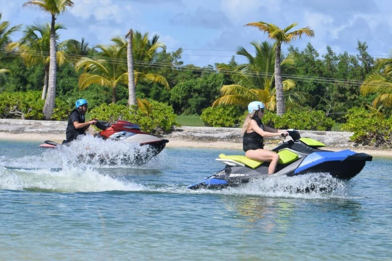 Punta Cana Aqua Pack: jetskiën, aquakarts en offroad-rallyPunta Cana Aqua-pakket: jetskiën, aquakarts en offroad-rally
