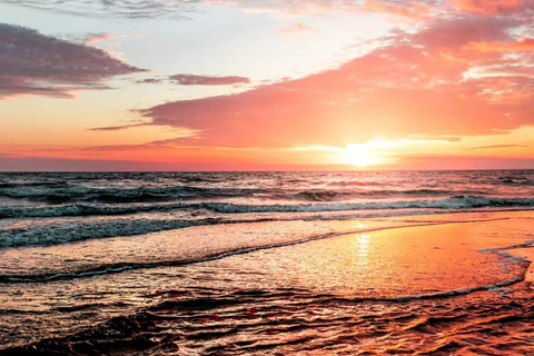 Santa Giulia: Sunset boat ride in Porto Novu Bay Santa Giulia: Sunset Sailing in Porto Novu Bay