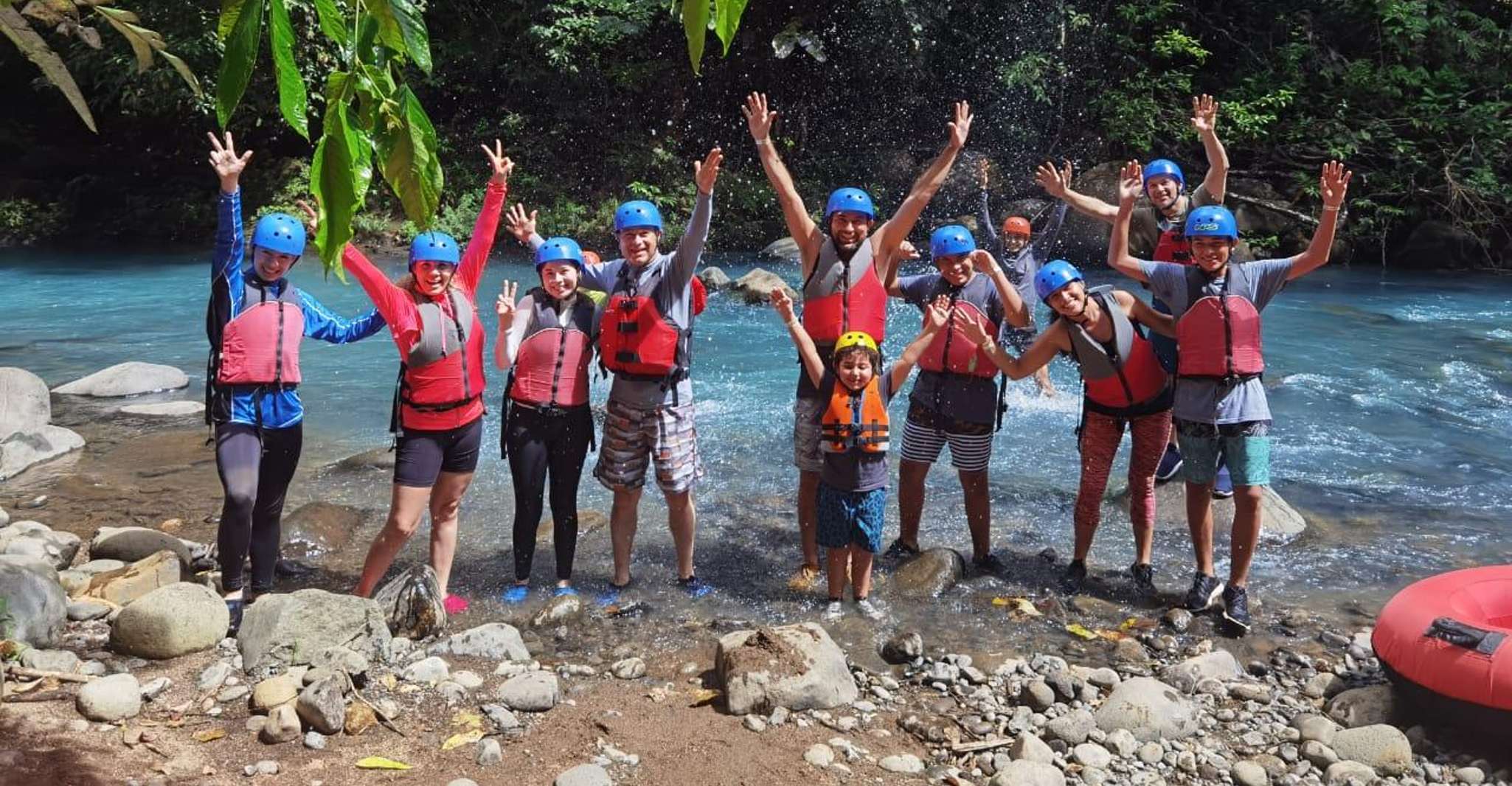 Tubing Rio Celeste - Hizvo