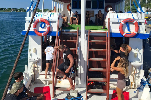 Komodo Islands: 4-Day Liveaboard, Dragons, Whale Sharks Private Room (Double Bed, AC)