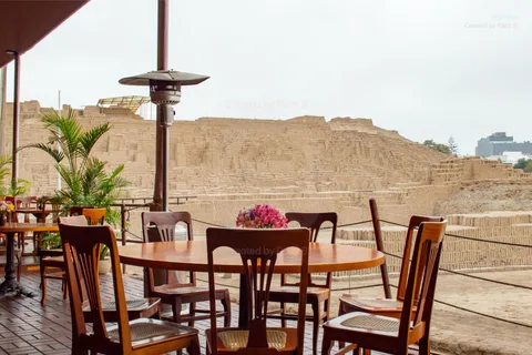 Comida en el restaurante Huaca Pucllana