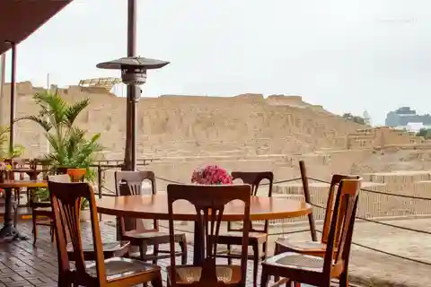Lunch at the Huaca Pucllana restaurant