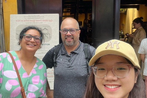 Hanoi: Private Walking Tour with Local Student War Stories Tour: Ho Chi Minh Complex & Hoa Lo Prison