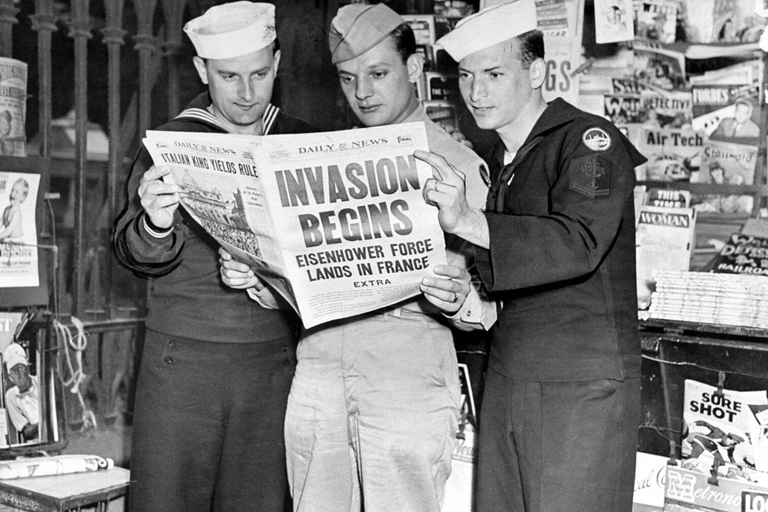 Normandy D-Day Beaches: Small Group Tour from Paris