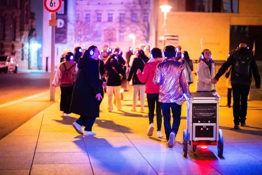 Leipzig ertanzen - mobile Silent Disco durch die Stadt. Foto: GetYourGuide