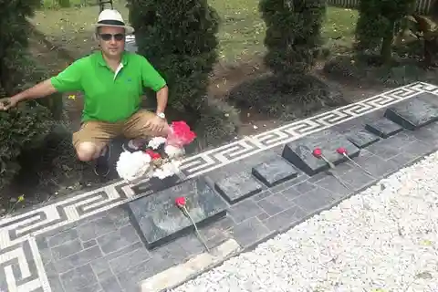 Medellin: Private Cemetery Day Tour