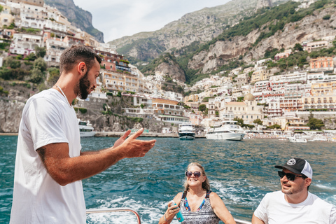 Von Sorrento aus: Amalfi und Positano Tagestour mit dem BootAb Sorrent: Tagestour nach Amalfi und Positano per Boot