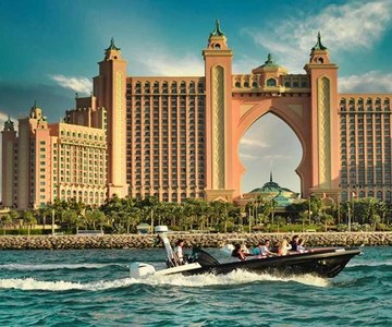 Dubai Marina: 1-Hour Luxury Sightseeing Speedboat Tour