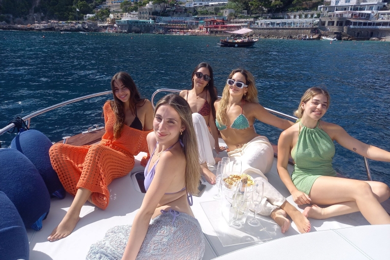 Całodniowa prywatna wycieczka łodzią po Capri z PositanoCałodniowa prywatna wycieczka łodzią Capri z Positano - 7 osób Maks