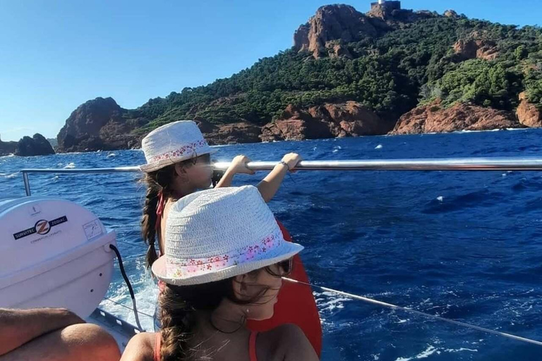 Denia: Excursión en catamarán por la Cova Tallada y parada para nadar