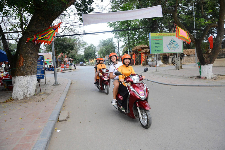 Hanoi: Private Sunset Motorbike Tour with Female Guide