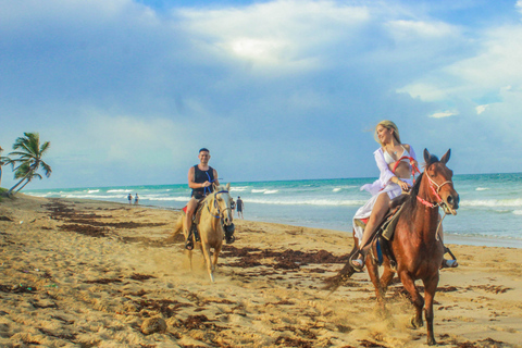 Cavalca nel paradiso: Punta Cana a cavallo sulla spiaggia.Corsa completa