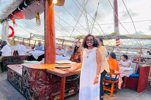 Mombasa: Tamarind Dhow Cruise Abendessen oder Mittagessen Touren.