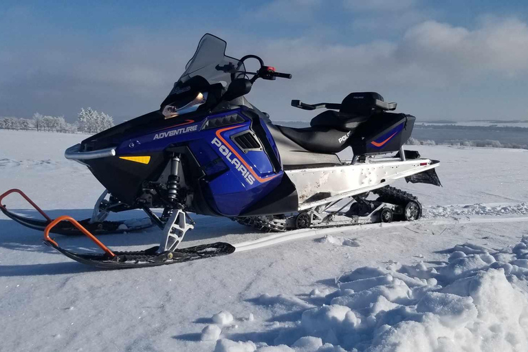 Ciudad de Quebec: Excursión guiada en moto de nieve1,5 horas de alquiler guiado de moto de nieve