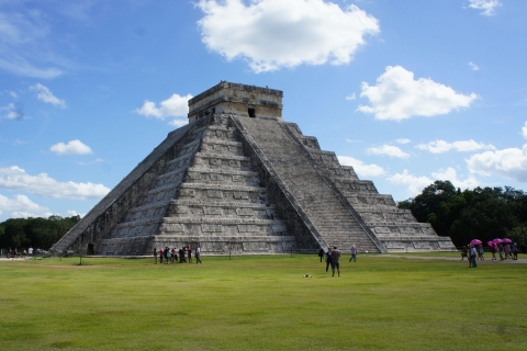 Chichén Itzá, Ik Kil et Valladolid : excursion avec déjeunerDépart de la région de Cancún