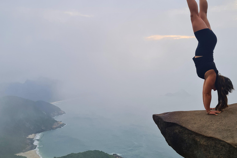 Rio de Janeiro: Tour a piedi di Pedra do Telégrafo con spiaggeAlba: Tour escursionistico di Pedra do Telégrafo con le spiagge