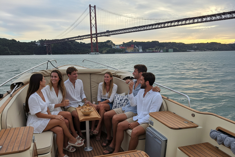 Lisbon: Tagus Motorboat Cruise Open Bar & Pro Guide Morning: Breakfast Motorboat Cruise with Open Bar