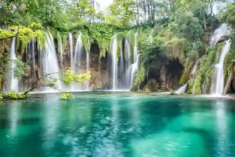 De Zagreb: Traslado de ida e volta em ônibus confortável para os Lagos Plitvice
