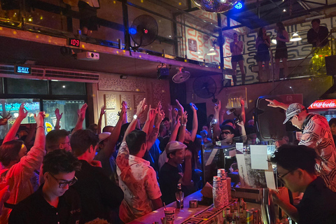 Da Nang: Nightlife Tour & Pub Crawl with Rooftop Bar & Clubs Da Nang: Guided Nightlife Tour with Rooftop, Club, Bar Visit