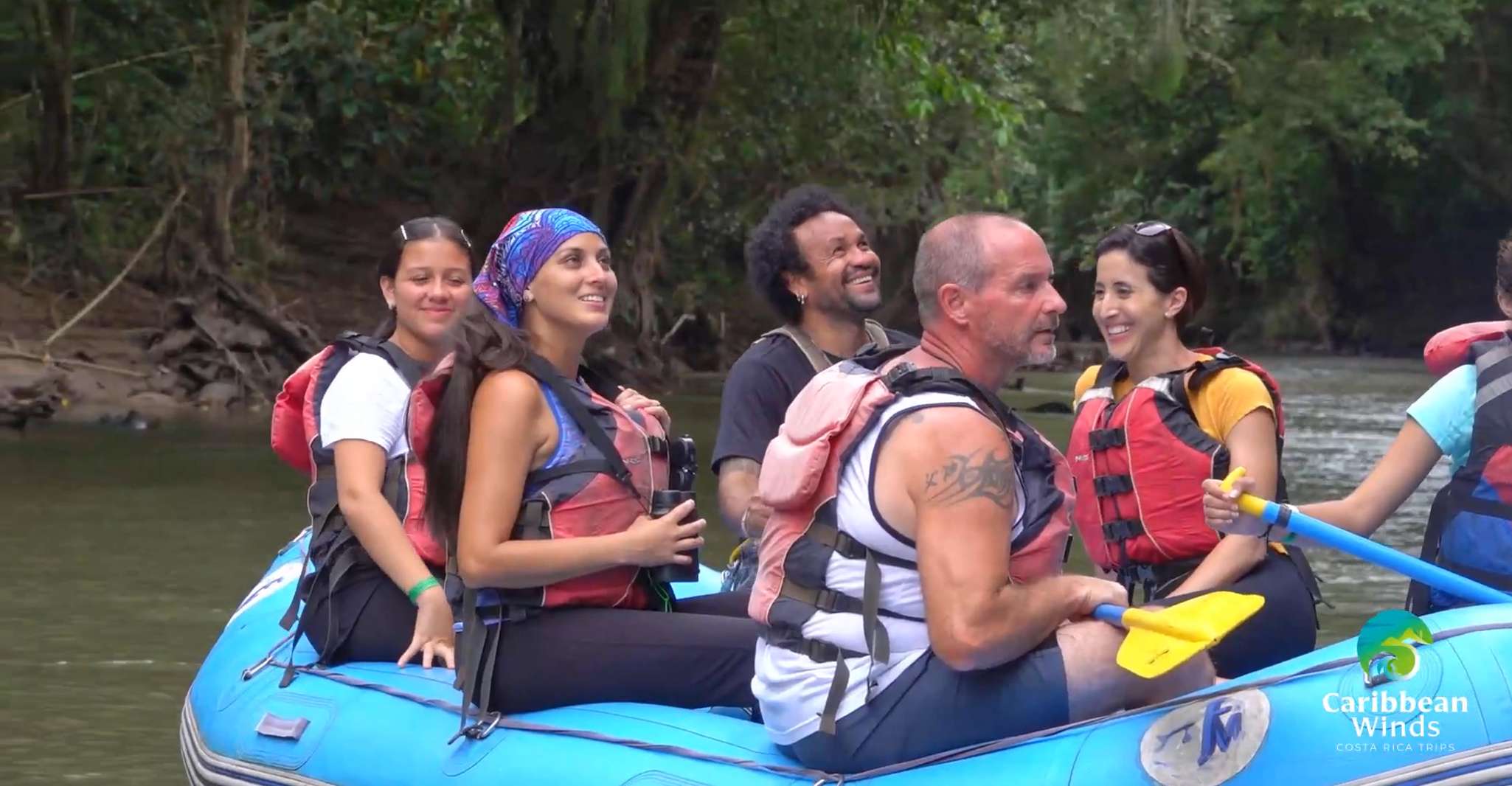 Navegue por el Río Peñas Blancas en un tranquilo Safari de Rafting Río - Hizvo