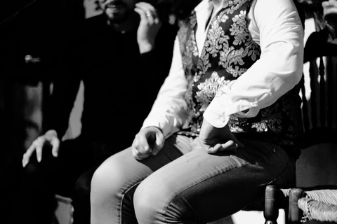 Cordova: spettacolo di flamenco e cena gourmet in un patioCordoba: spettacolo di flamenco e cena gourmet in un patio