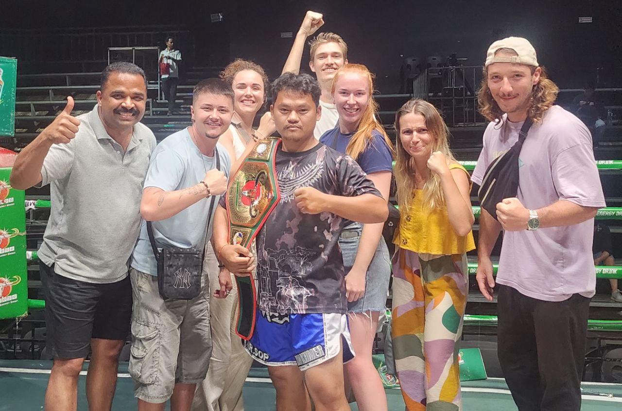 Phnom Penh: Kun Khmer Kickboxing im Stadion