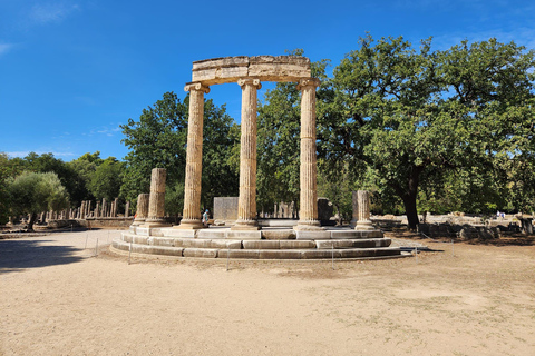 Site et musée de l'ancienne Olympie, visite privée d'Athènes et déjeuner