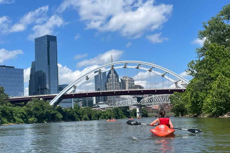Nashville: Kajaktour mit Blick auf die Skyline. Foto: GetYourGuide