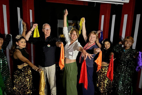 Mumbai: Private Bollywood Studio Tour & Indian Cooking Class Small Group Cooking Classes