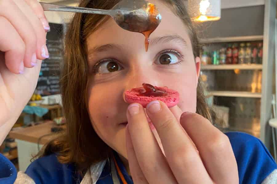 Paris: Macaron-Backkurs für Familien und Kinder. Foto: GetYourGuide