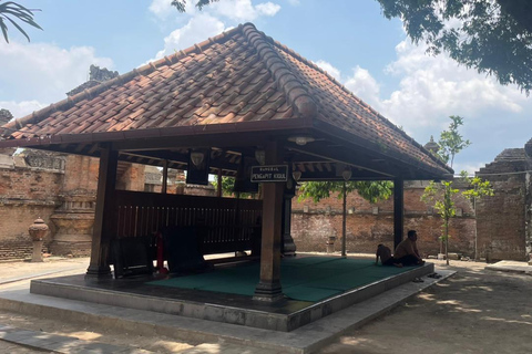 Yogyakarta: o Reino Mataram permanece com o artesanato em prataYogyakarta: Vestígios do Reino Mataram com exposição de prata