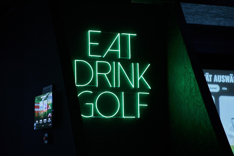Düsseldorf: Indoor Golf Experience with Trackman Simulator 1-hour indoor golf experience with Trackman simulator