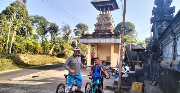 Ubud: Village Cycling, Stone Carver, Balinese Homemade Lunch