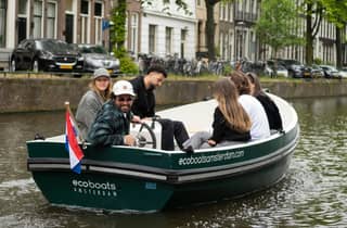 Amsterdam: Kapitän für einen Tag 2-Stunden-Boot mieten