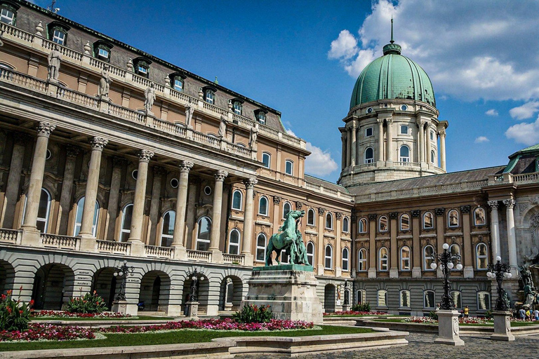 Buda Castle Walking Tour + Professional Photoshoot