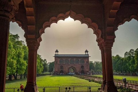 Ab Delhi: All-Inclusive Taj Mahal Tour mit dem ExpresszugZug 2. Klasse mit Wagen und Reiseführer