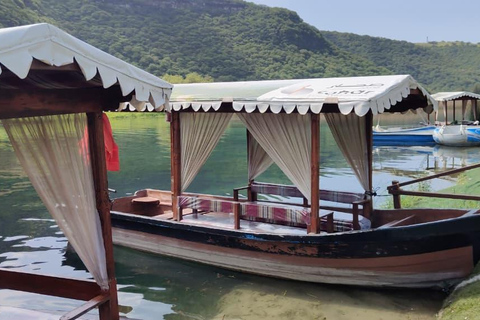Salalah: Private 5-Day Dhofar Highlights Tour with Guide