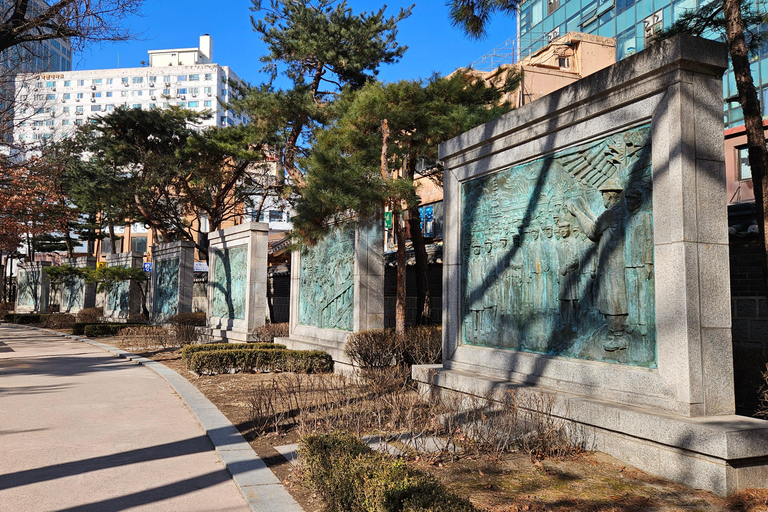 Sangre, Lágrimas e Independencia: Recorrido por la Oscura Historia Colonial de CoreaTour a pie en grupo, encuentro en la salida 5 de la estación de Dongnimmun 9:30 h