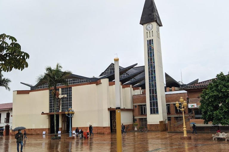 MEDELLIN : VISITE DE EL RETIRO+LA CEJA+SAN ANT PEREIRA+CARMEN VIBORAL+CHUTES D&#039;EAUMEDELLIN : VISITE DE RETIRO+LA CEJA+SAN ANT PEREIRA+CARMEN VIBORAL + CASCADES